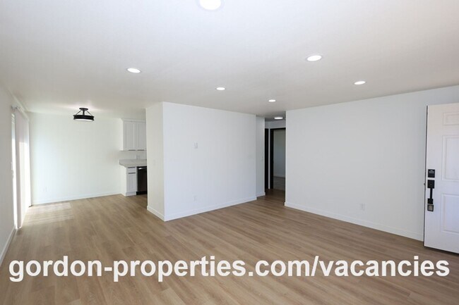 Building Photo - SE Tolbert St - Newly renovated Clackamas 2 bedroom unit