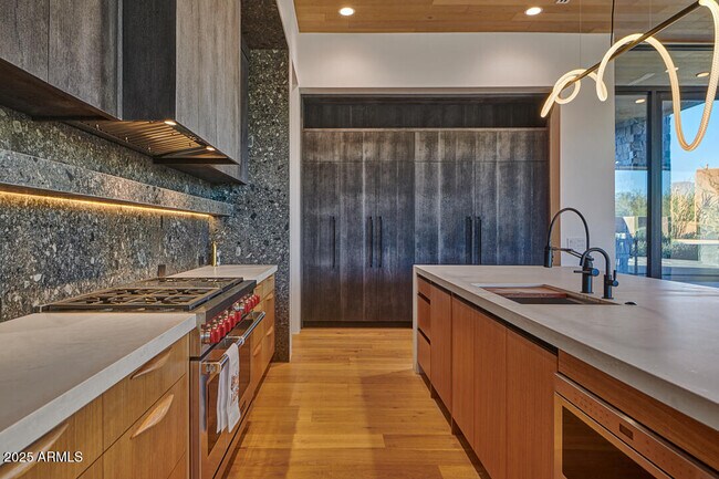 Building Photo - 10249 E Joy Ranch Rd