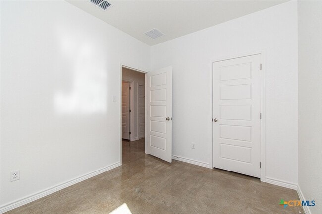 Building Photo - 3903 American Elm Dr
