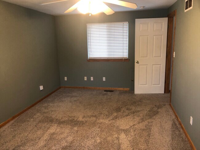 Master Bedroom - 3345 Inman st