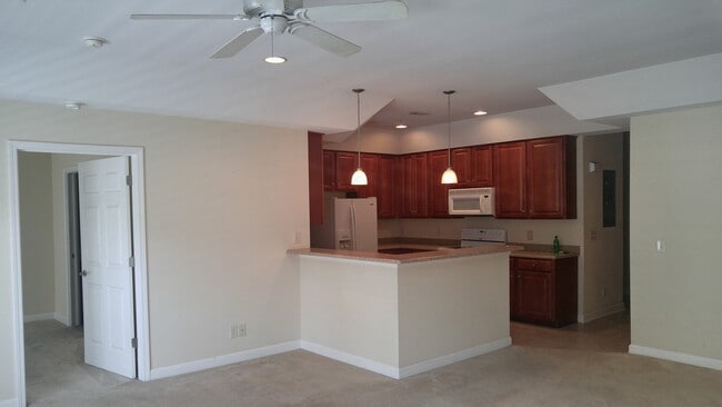 Building Photo - 908 Resort Cir