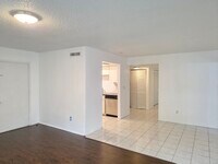 Building Photo - 605 N Keene Rd