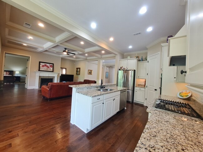 Building Photo - 12170 Inglecrest Ln