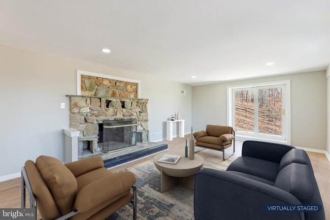 Building Photo - 422 Spackmans Ln