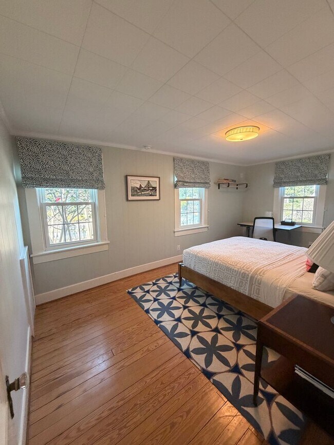 Building Photo - 3BR Beach House on 44th Street