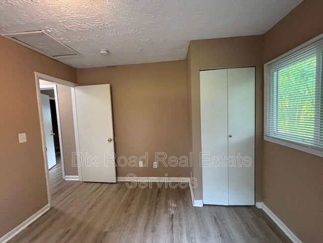 Building Photo - 1739 Embury Park Rd