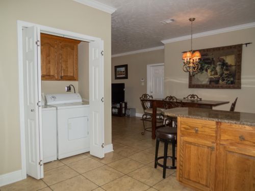 Building Photo - 617 E School St