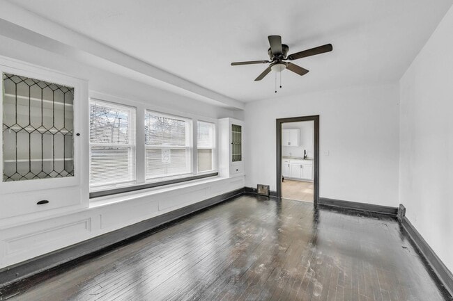 Building Photo - 3058 E 116th St