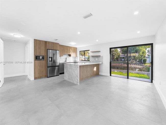 Building Photo - 212 SW 7th St