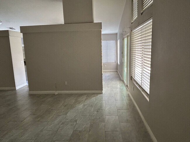 Building Photo - 80265 Moonshadow Dr
