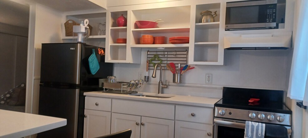 Building Photo - 402 13th ST NE