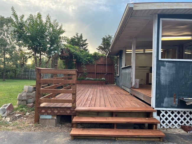 New back deck - 3424 Watts Ln