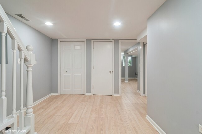 Building Photo - 3436 N Harding Ave