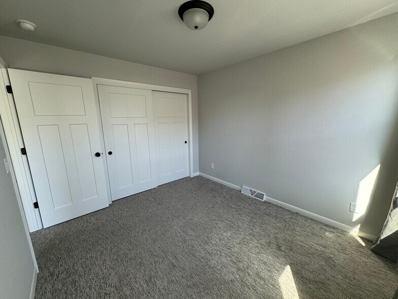 Building Photo - 9353 Honey Elm Ln
