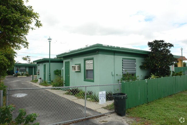 Building Photo - 915 S Dixie Hwy