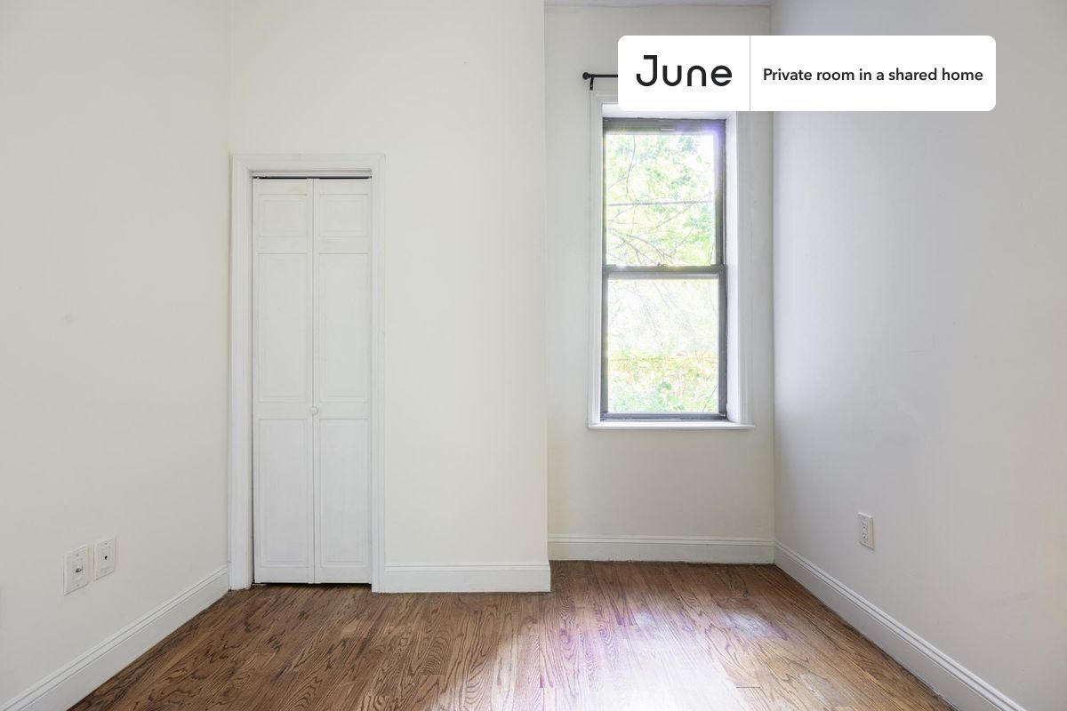 Building Photo - Room in Shared 4 bed/1 bath home