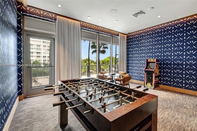 Building Photo - 2655 S Bayshore Dr