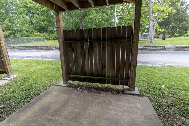 Building Photo - 105 N Garth Ave