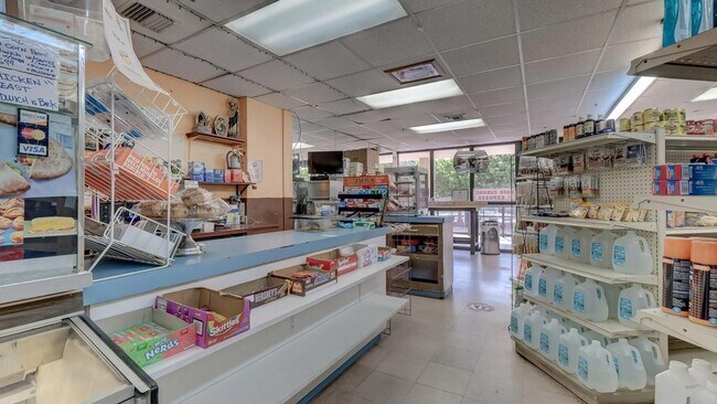 Building Photo - 2555 Collins Ave