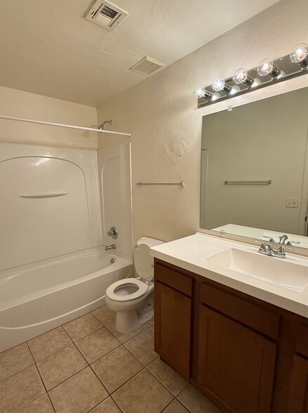 Bathroom - 530 E Linden St