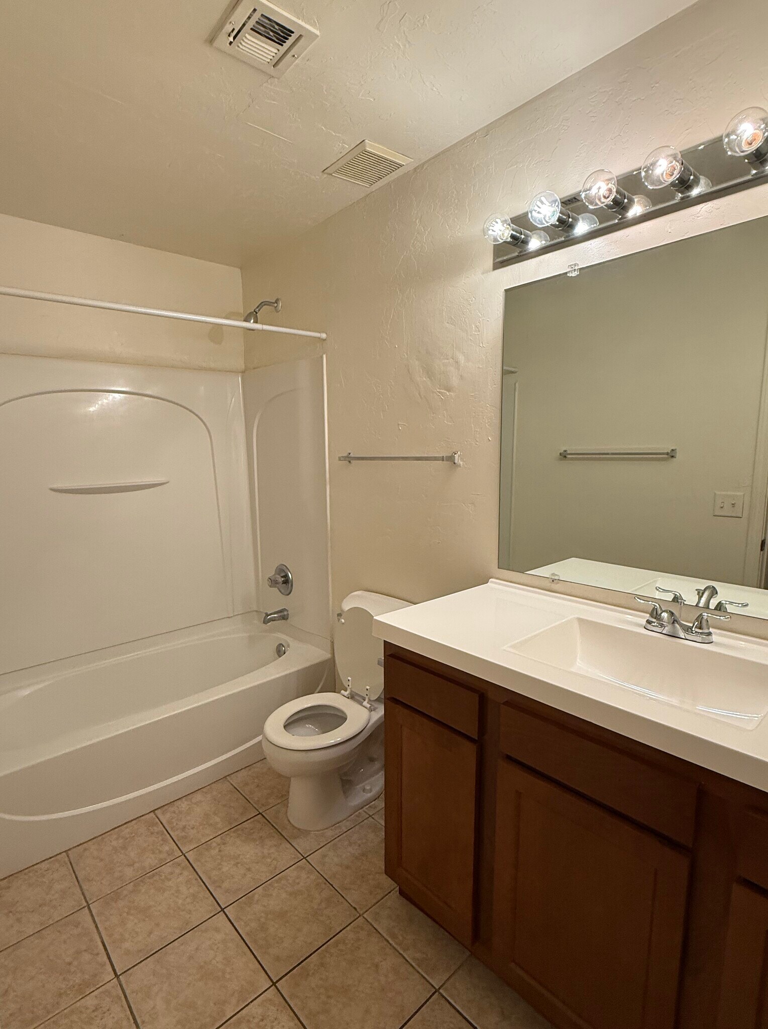 Bathroom - 530 E Linden St