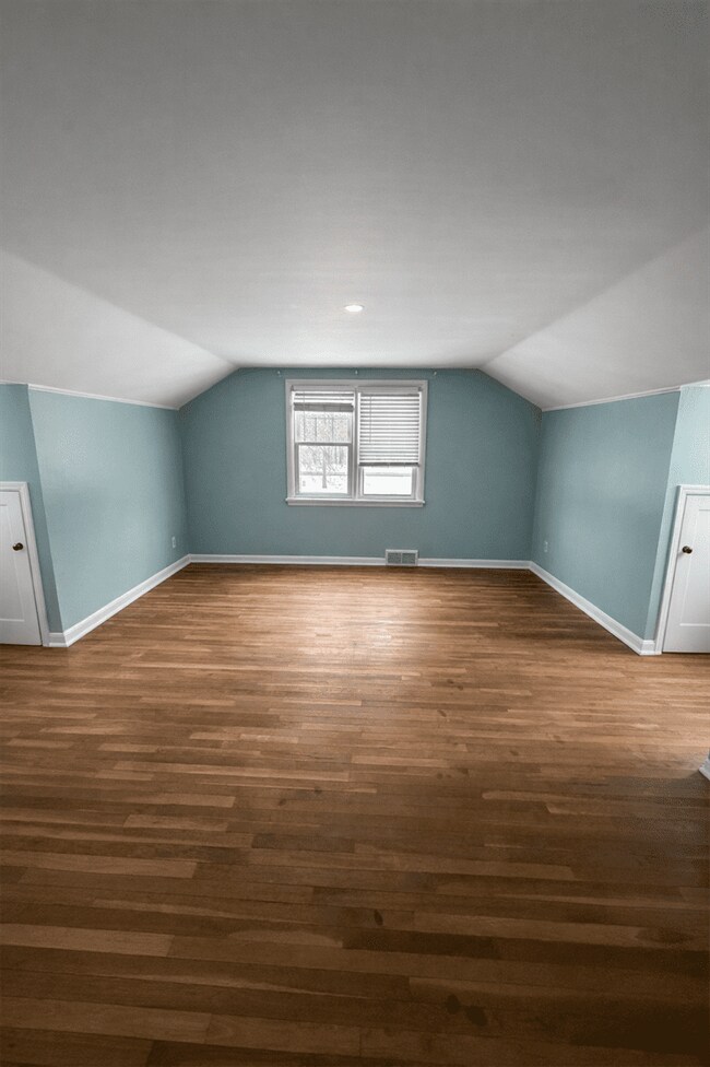 Building Photo - 4933 N Parma Rd