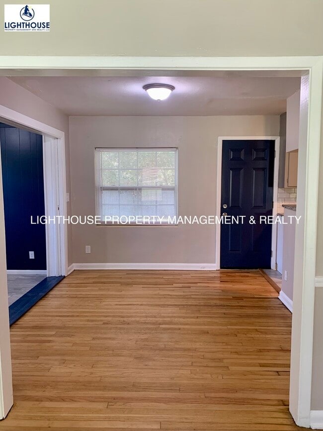 Building Photo - Fantastic 3 bed/2 bath home in Edgewood Ma...