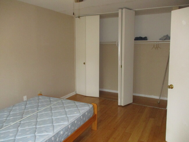 Building Photo - 545 Burgoyne Rd