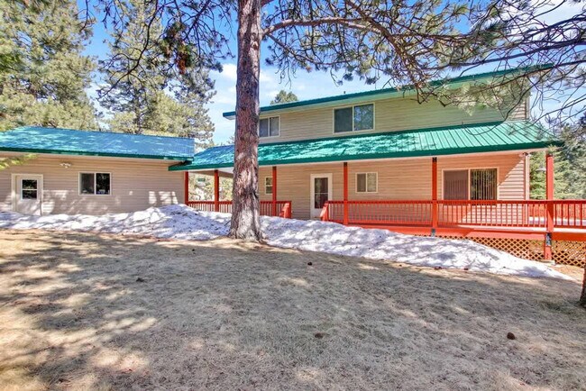 Building Photo - 1496 Pine Ridge Dr