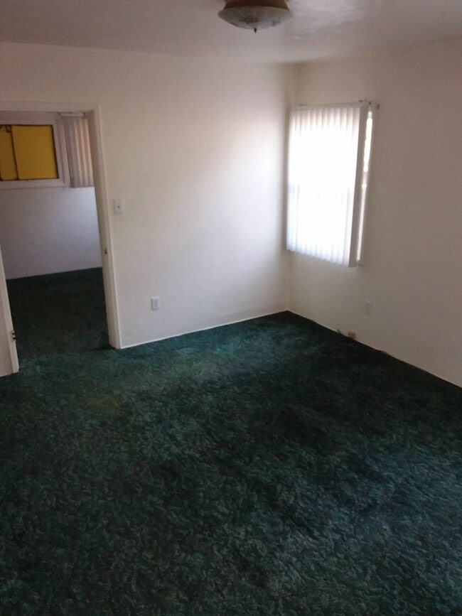 Building Photo - 121-123 Poole St