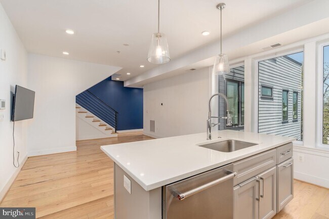 Building Photo - 811 Upshur St NW