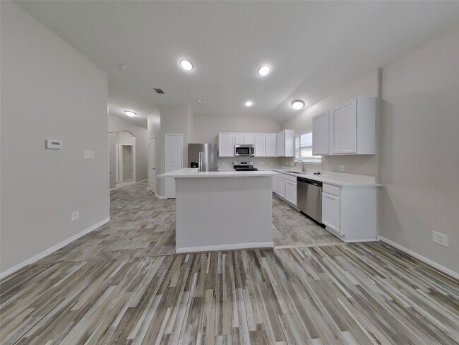 Building Photo - 21451 Sullivan Forest Dr