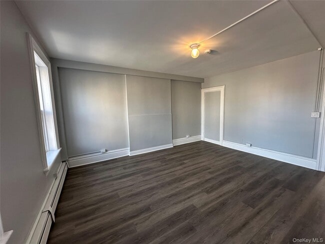 Building Photo - 87 Broadway