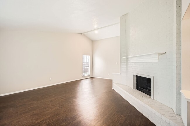 Building Photo - 8314 Kensington Dr