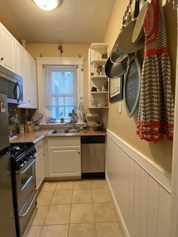 Building Photo - 1572 Commonwealth Ave