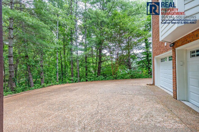Building Photo - Beautiful Brentwood 3 BD home with attache...