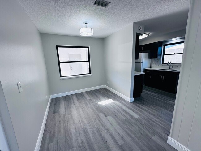 Building Photo - 1076 Hermosa Dr