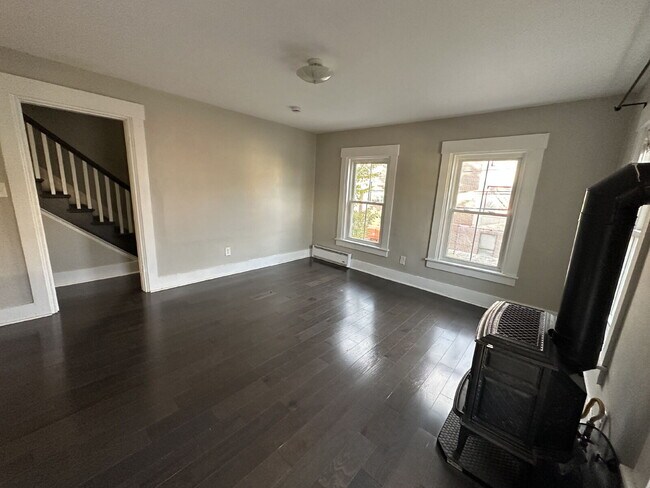 Building Photo - Bright & Spacious 3BR Second-Floor Apartment with 2-Story Living in Rochester!