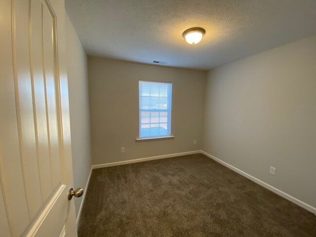 Building Photo - New 3 Bedroom 2 bath home with 2 Car Garage
