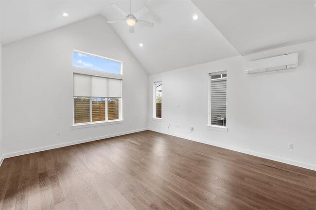 Building Photo - 3600 Clary Wy