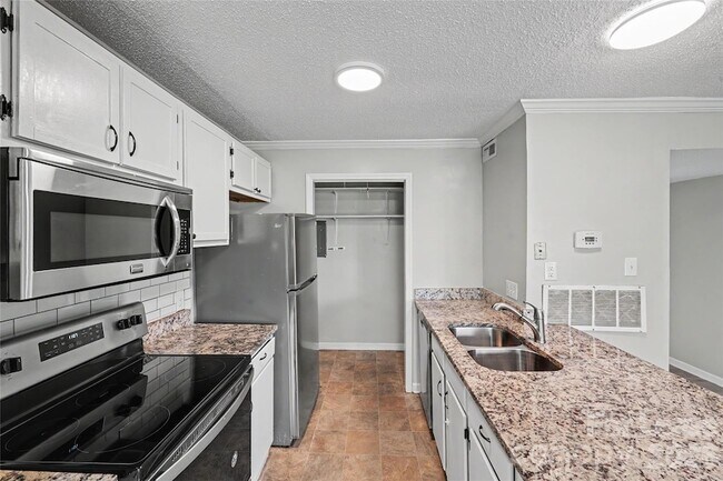 Building Photo - 10971 Harrowfield Rd