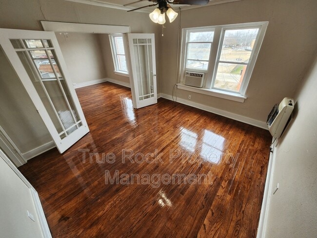 Building Photo - 804 E Main St