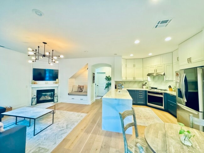 Building Photo - 4424 Camino de la Rosa