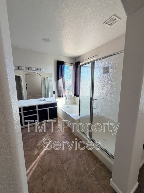 Building Photo - 10085 Mosaic Way