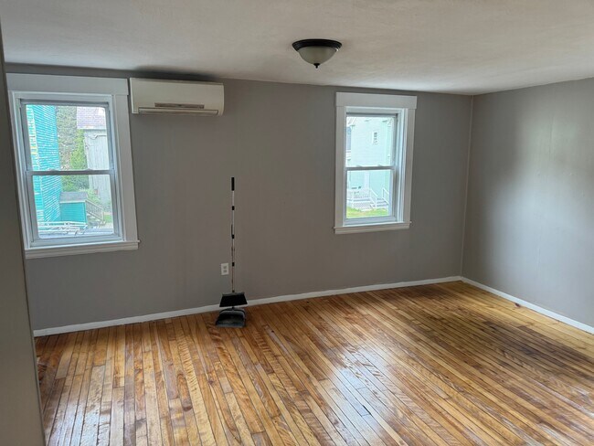 Building Photo - 28 Beacon St
