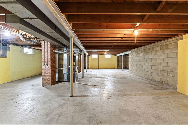 Building Photo - Remodeled 3-bedroom, 1-bath ranch with Attached Garage & Full Basement