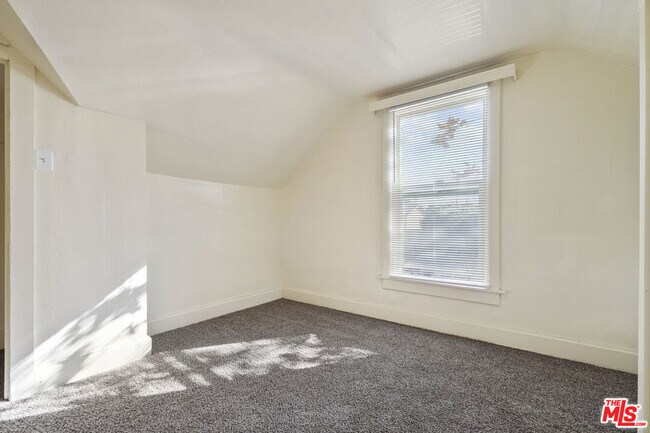 Building Photo - 351 Temple Ave