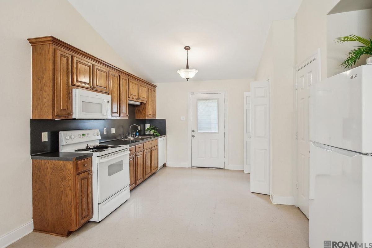 Building Photo - 408 E Beech St