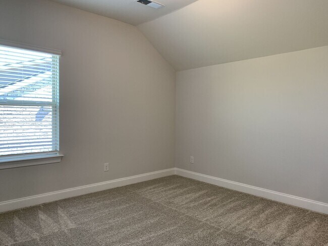 Building Photo - Coming Soon! Available 8/10/26 Stunning 4 bed, 2.5 bath residence in the highly sought-after Foxl...