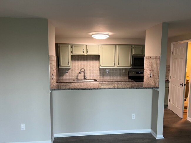 Building Photo - 2 Bedroom Condo near UNCC